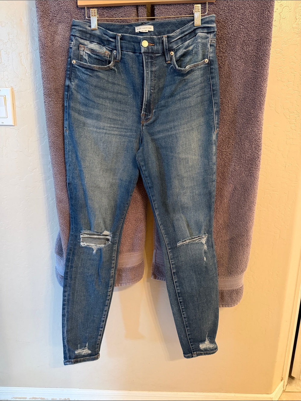 Good American Skinny Jeans in Medium Blue